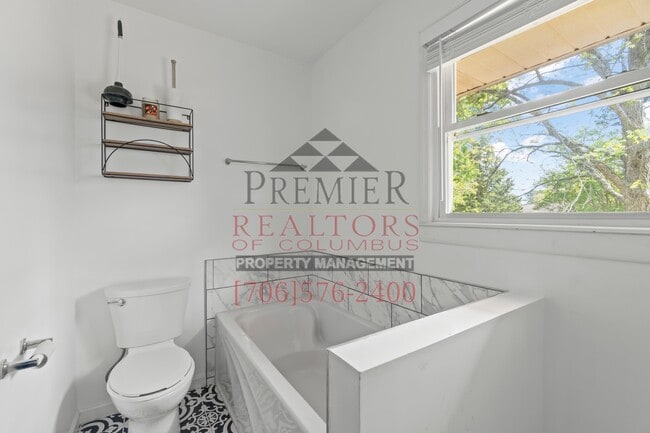 Building Photo - 2866 Hobbs Rd