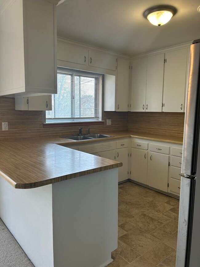 Building Photo - 3 Bedroom 1 1/2 Bath