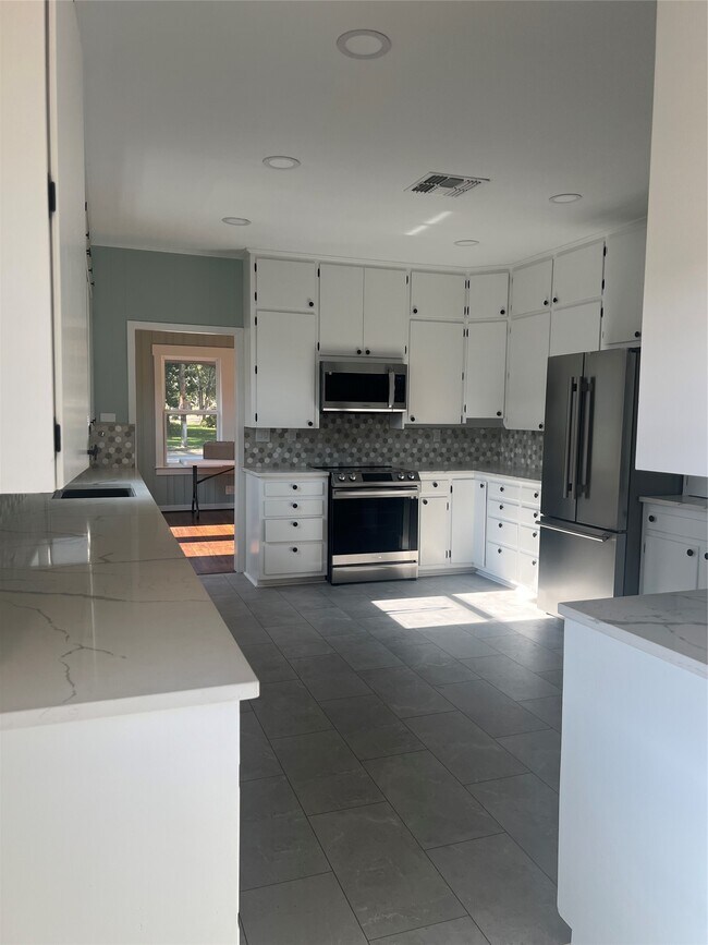 Building Photo - 803 Austin St