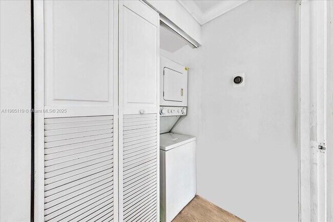 Building Photo - 9225 SW 87th Ave