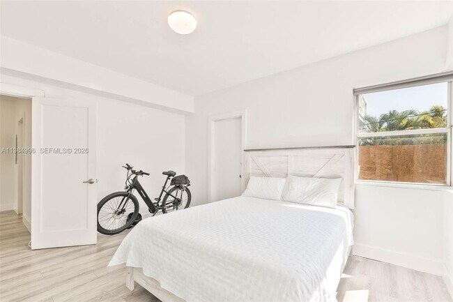 Building Photo - 1275 Marseille Dr