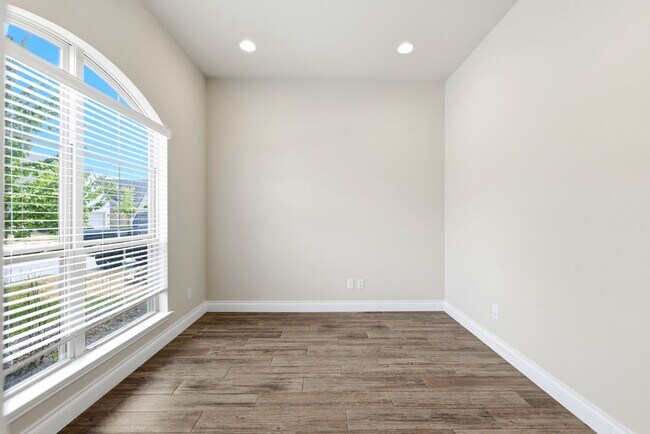 Building Photo - 27922 Arden Trl