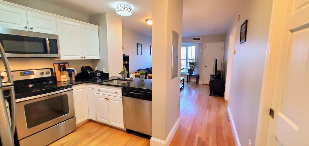 Building Photo - 145 Bennington St