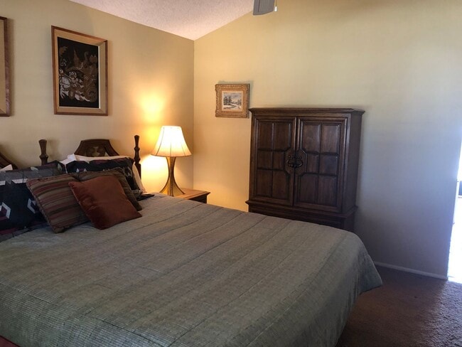 Building Photo - Lovely home with all the comforts of home. Short or Long term furnished term furnished or unfurni...