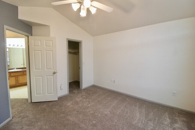 Building Photo - 3242 E 103rd Dr