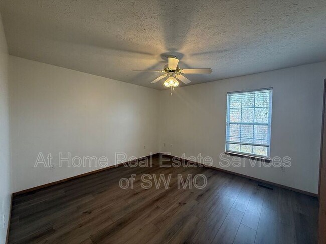 Building Photo - 743 Kings Carriage Rd