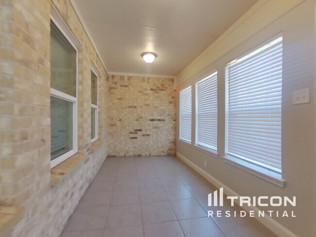 Building Photo - 3600 Meadowtrail Ln