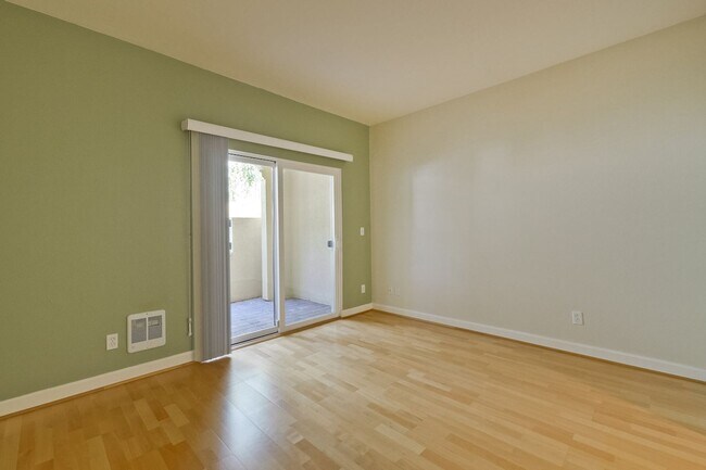 Building Photo - Downtown Mountain View l Stylish Home