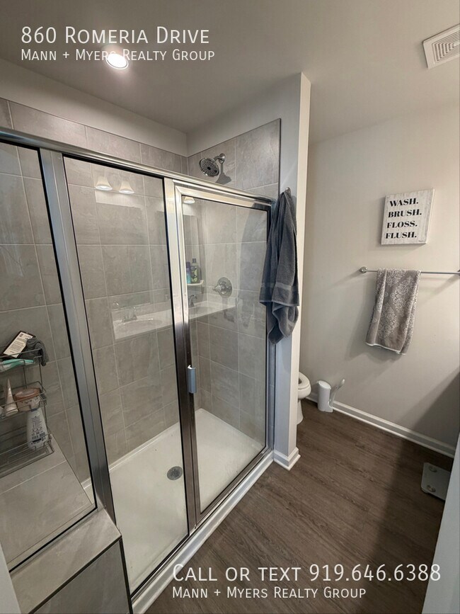 Building Photo - 860 Romeria Dr