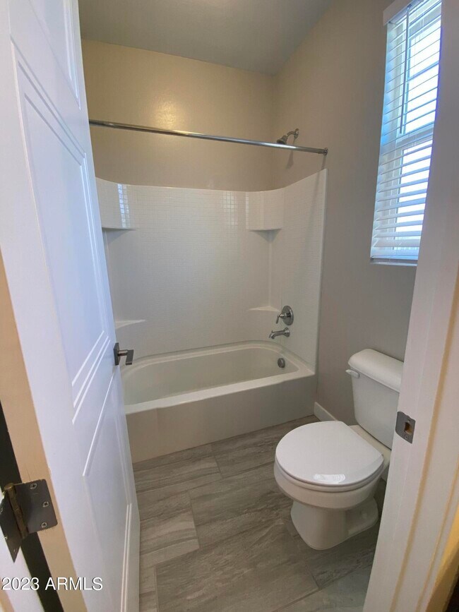 Building Photo - 21065 W Elm Way Ct