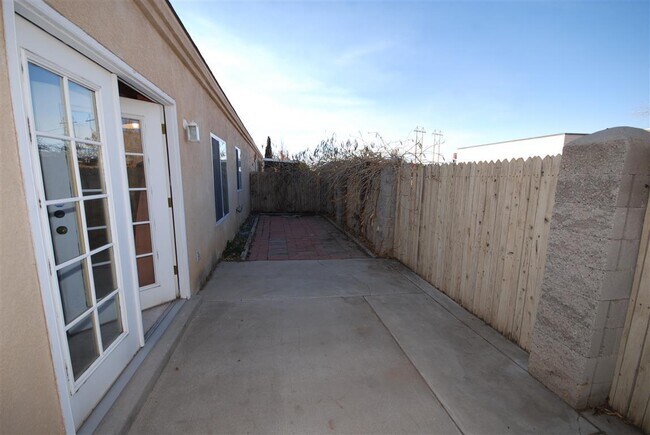 Building Photo - 2 Bedroom, 2.5 Bathroom Townhome near Wyom...