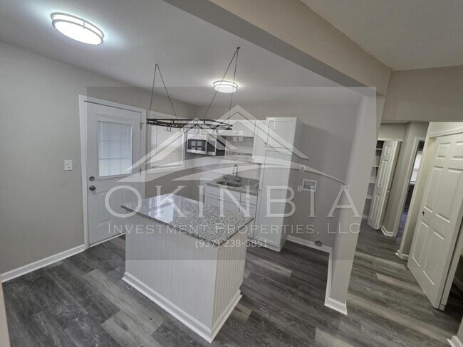 Building Photo - 4420 Catalina Ave