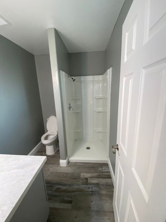 Building Photo - Gorgeous 3 BD 2 BA remodeled home availabl...