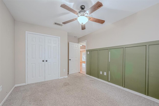 Building Photo - 7135 Woodland Oaks