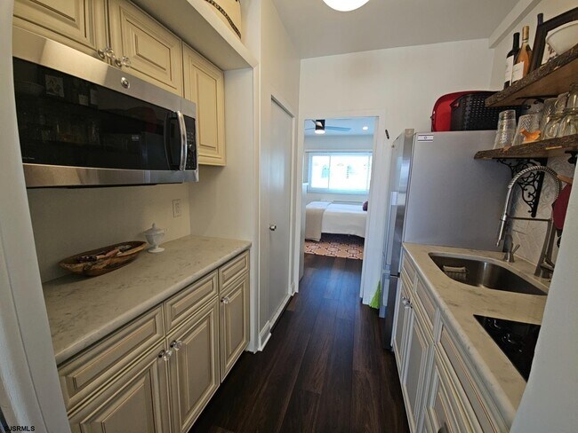 Building Photo - 6100 Boardwalk