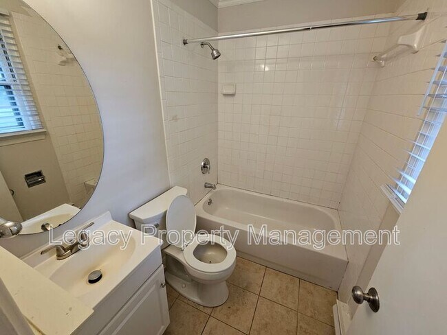 Building Photo - 3700 Miller Dr