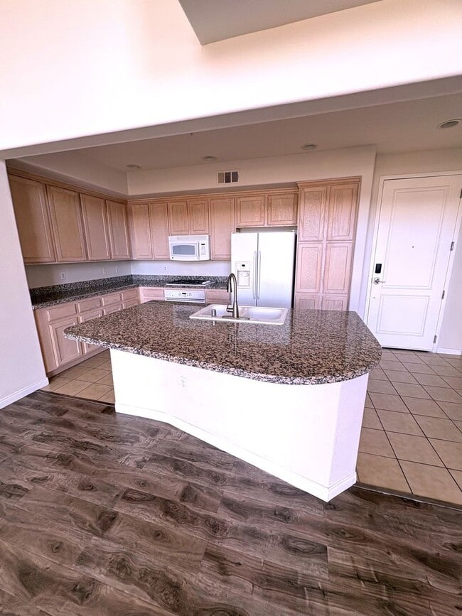 Building Photo - Beautiful, 2 story penthouse loft at the Manhattan condos on the south strip.