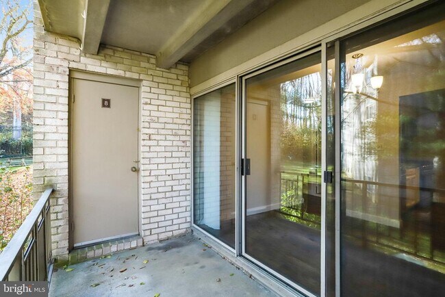 Building Photo - 12215 Braxfield Ct