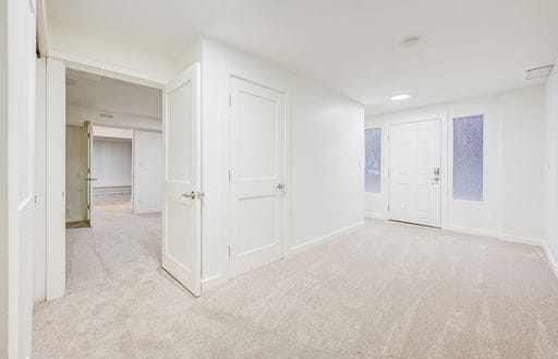 Building Photo - Beautiful 4 Bedroom Home in Matthews Beach AVAILABLE NOW!