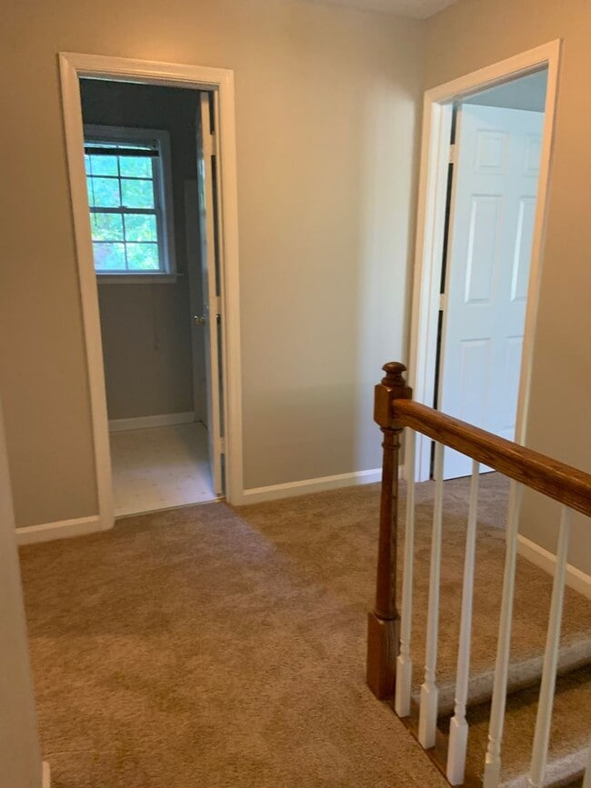 Building Photo - Renovated 3 Bedroom Off Groometown Road