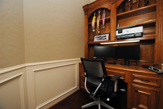 Building Photo - 15823 Medina Lake Ln