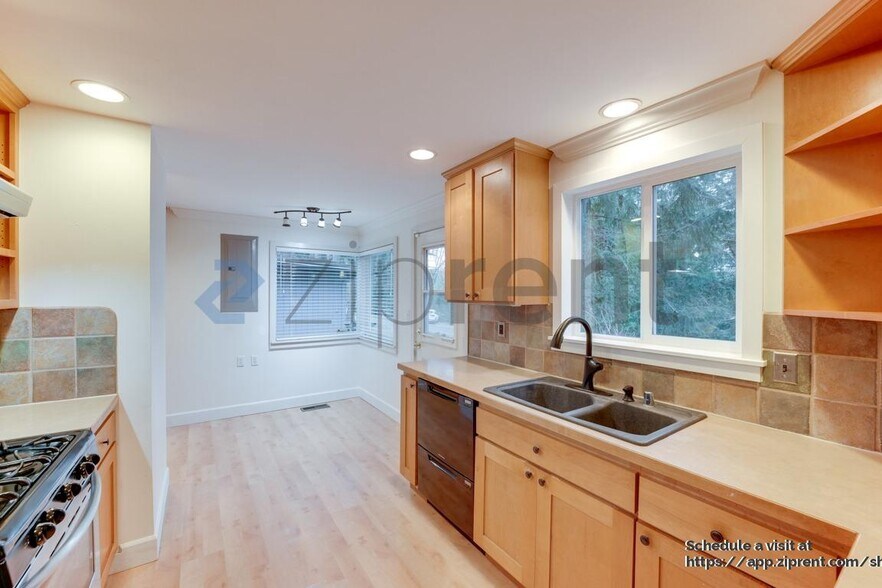 Building Photo - 380 Mt Defiance Cir SW