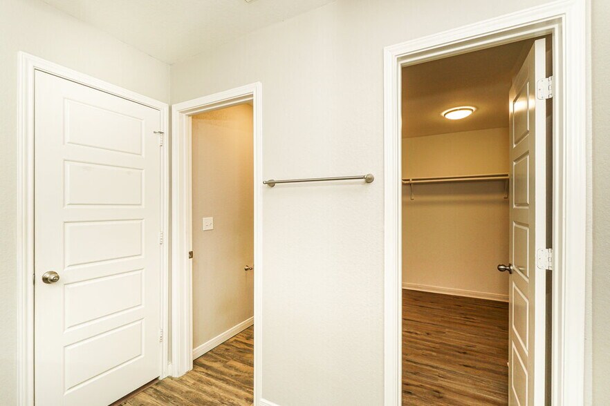 Building Photo - 2028 Atticus Dr