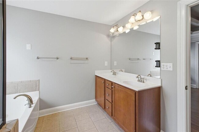 Building Photo - 518 S Fortune Way