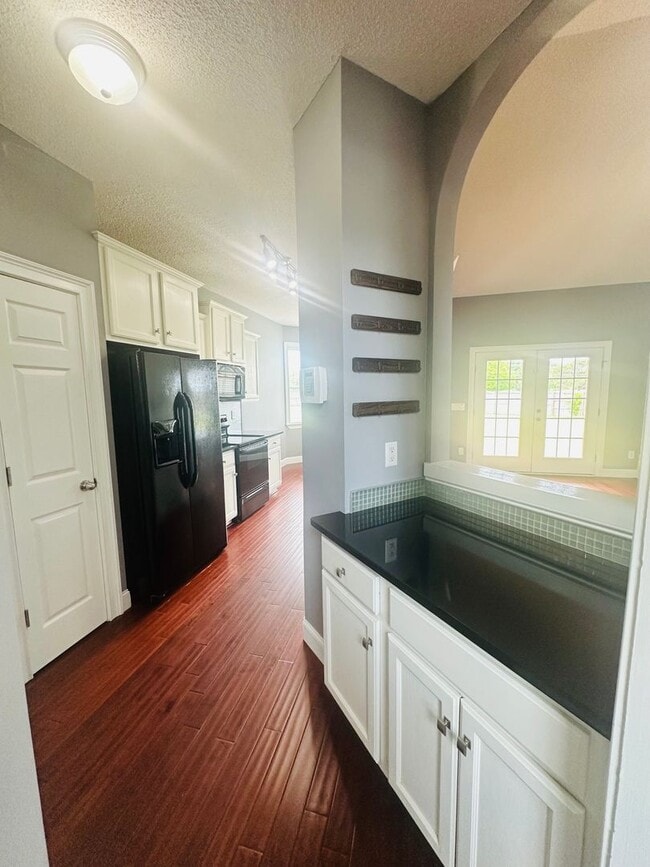 Building Photo - 709 Loudon Hill Dr