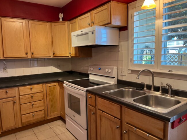 Building Photo - 1349 El Dorado Dr