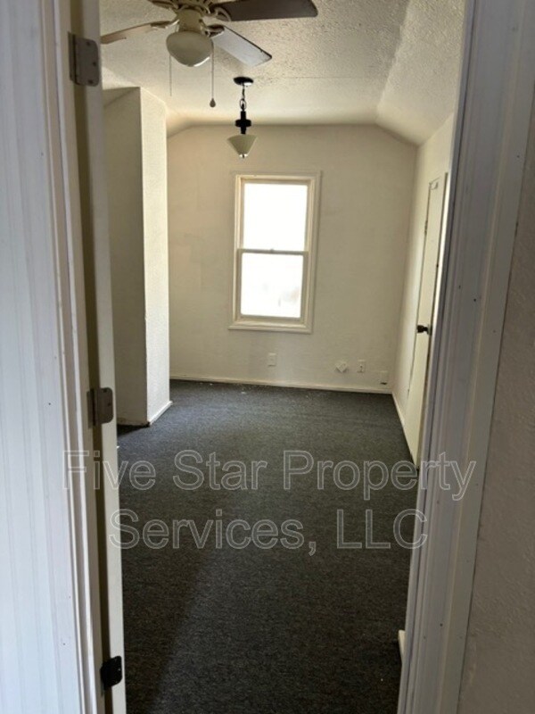 Building Photo - 925 N 15th St