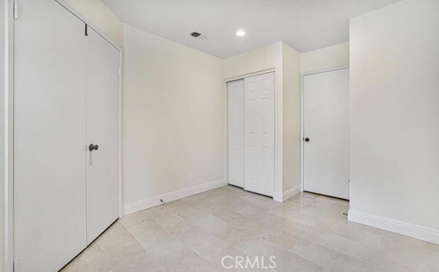 Building Photo - 6011 E Queens Dr