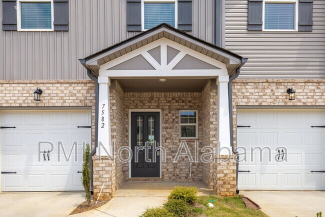 Building Photo - 7593 Discovery Pt Dr NW