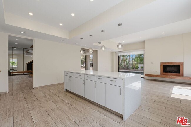 Building Photo - 2408 Venus Dr