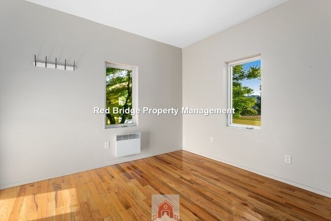 Building Photo - 2320 SE Morrison St