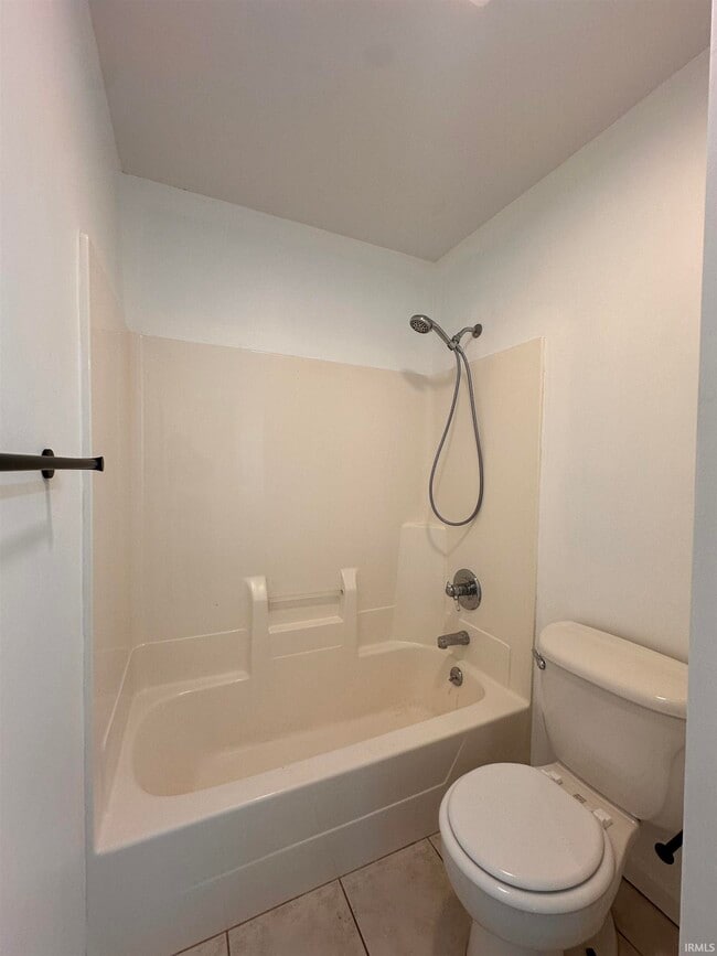 Building Photo - 8477 Countrywood Ct