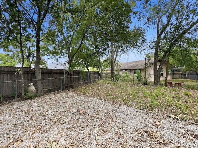Building Photo - 7107 Dan-Jean Dr