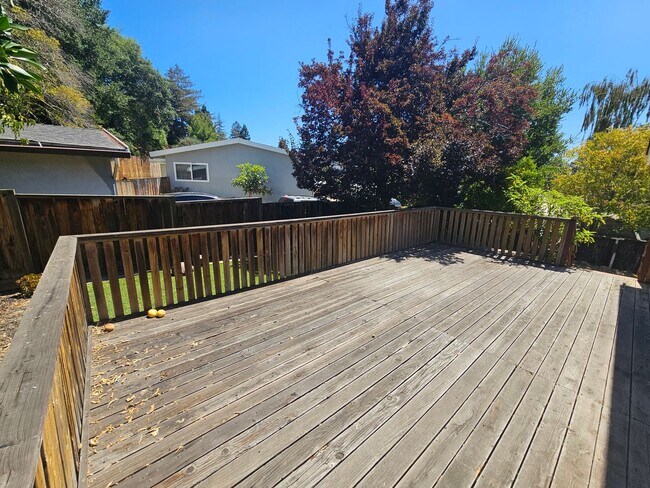 Building Photo - Charming Castro Valley Retreat with 2-Car ...