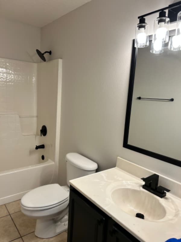 Building Photo - 8218 Halls Hammock Ct