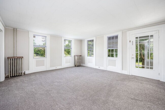 Building Photo - 757 Holt Rd