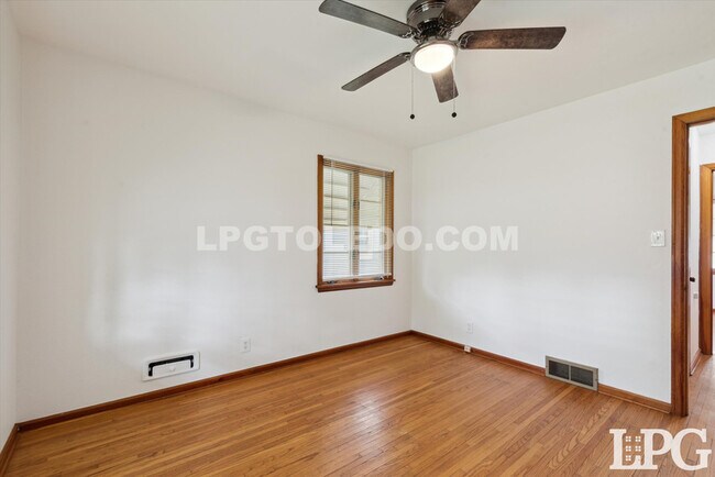 Building Photo - 3132 Mulberry St
