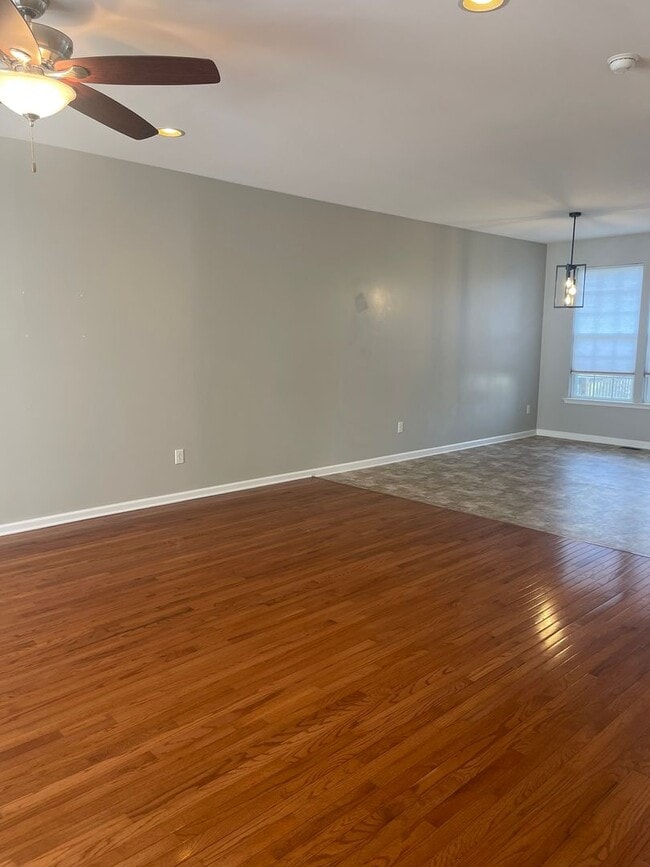 Building Photo - 3 bedroom 2 1/2 bath Townhouse in Bayberry