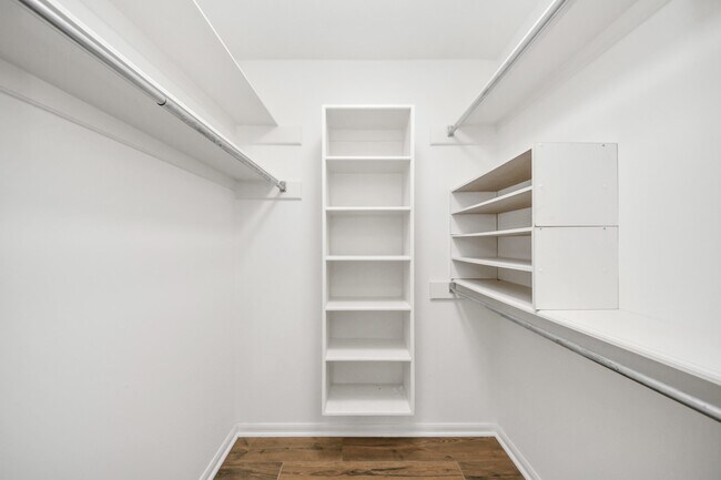 Building Photo - 8006 Oakington Dr