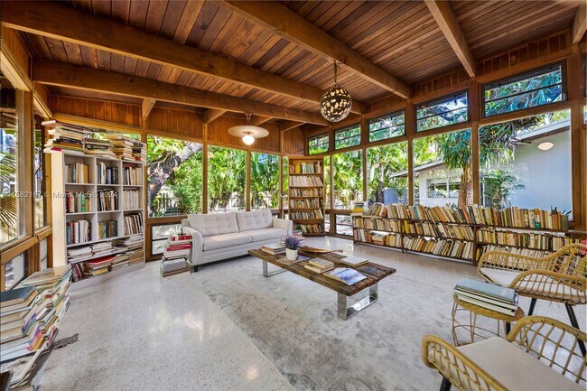 Building Photo - 2321 Tigertail Ct