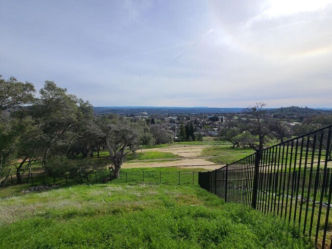 Building Photo - BEAUTIFUL BRAND NEW "NEXT-GEN" HOME W/ SOLAR & SIERRA VIEWS!!