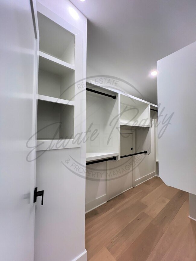 Building Photo - Modern Elegance in the Heart of Nashville ...