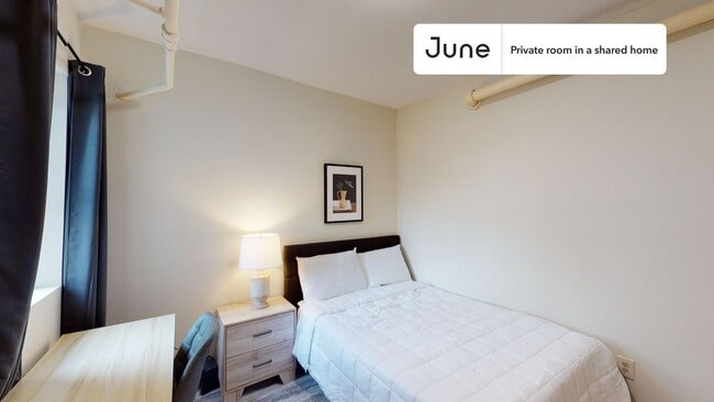 Building Photo - Private bedroom in 4 bed/2 bath Home