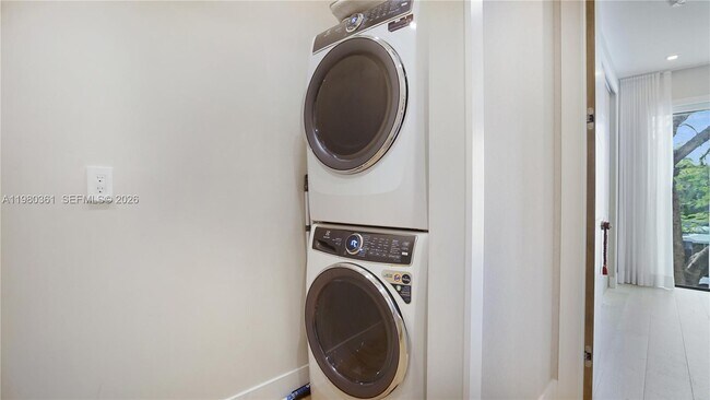 Building Photo - 3075 Mary St