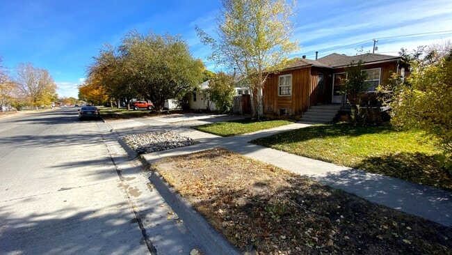 Building Photo - 4 Bedroom 1.5 Bath House with Washer and D...