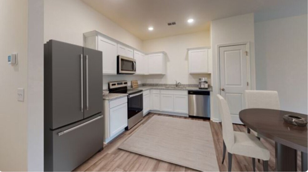 Building Photo - 581 Magnolia Cir
